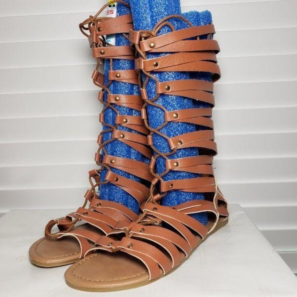 Twisted Daisy Brown Gladiator Open Toe Sandals